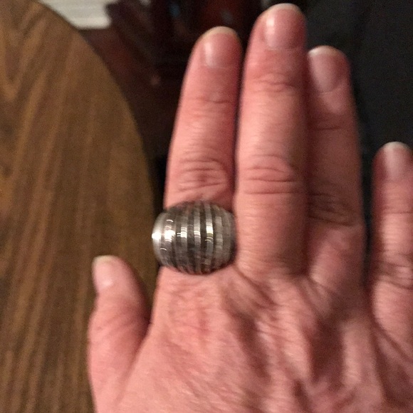 Ring - Picture 3 of 4